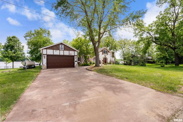 905 1ST Street, Camanche, IA 52730