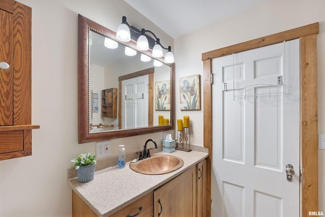 905 1ST Street, Camanche, IA 52730