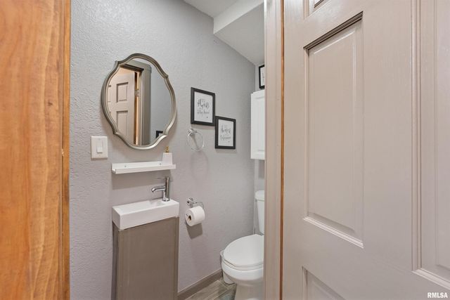 905 1ST Street, Camanche, IA 52730