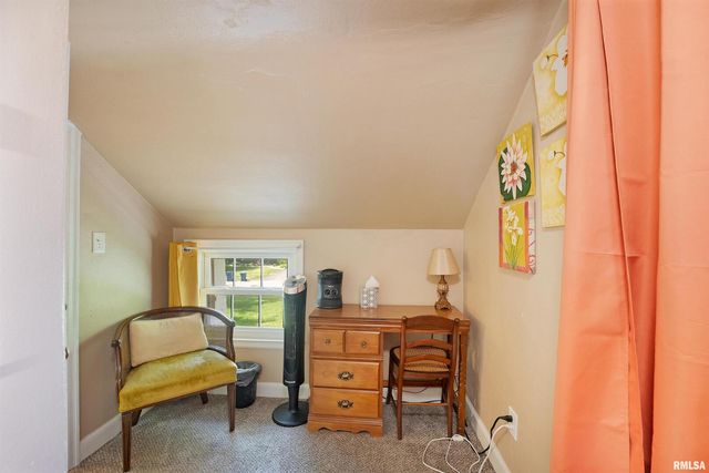 905 1ST Street, Camanche, IA 52730