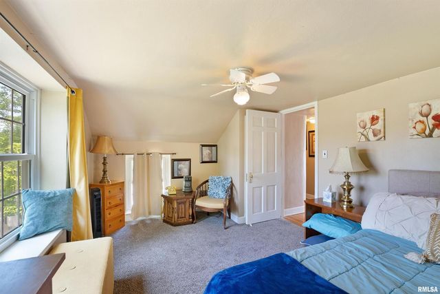 905 1ST Street, Camanche, IA 52730