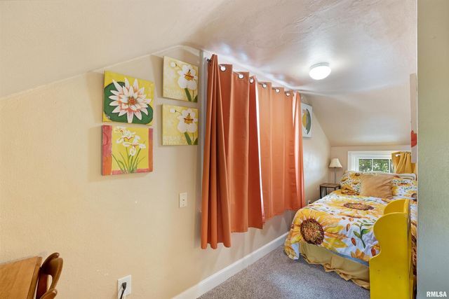 905 1ST Street, Camanche, IA 52730