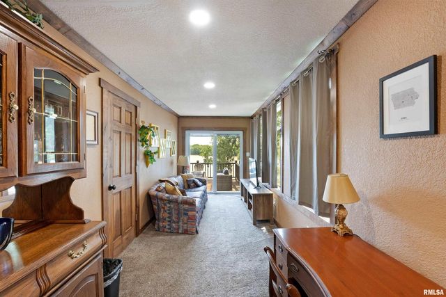 905 1ST Street, Camanche, IA 52730