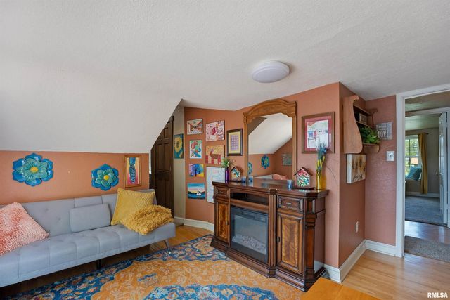 905 1ST Street, Camanche, IA 52730