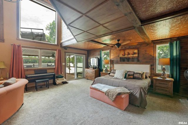 905 1ST Street, Camanche, IA 52730