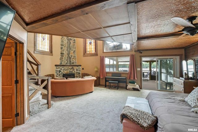 905 1ST Street, Camanche, IA 52730