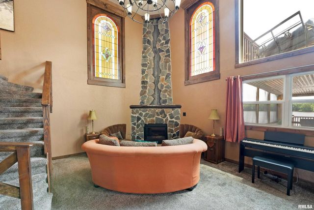 905 1ST Street, Camanche, IA 52730