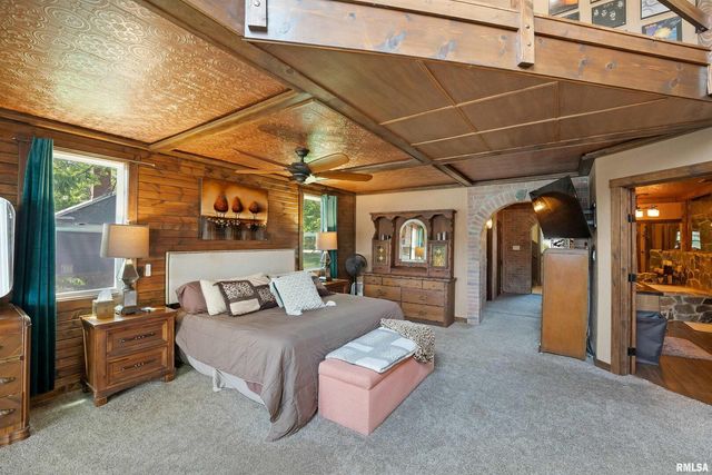 905 1ST Street, Camanche, IA 52730