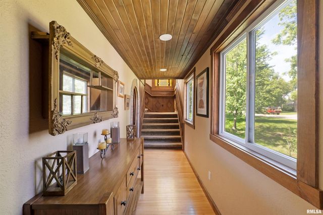 905 1ST Street, Camanche, IA 52730