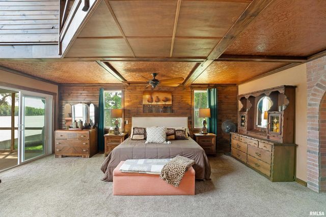 905 1ST Street, Camanche, IA 52730