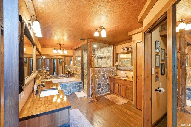 905 1ST Street, Camanche, IA 52730