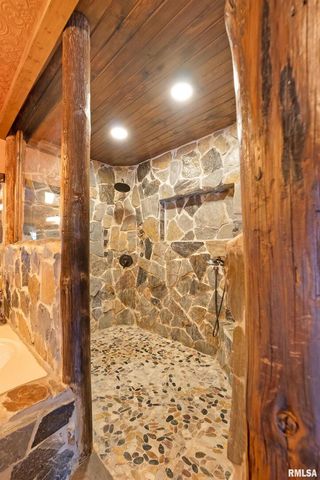 905 1ST Street, Camanche, IA 52730