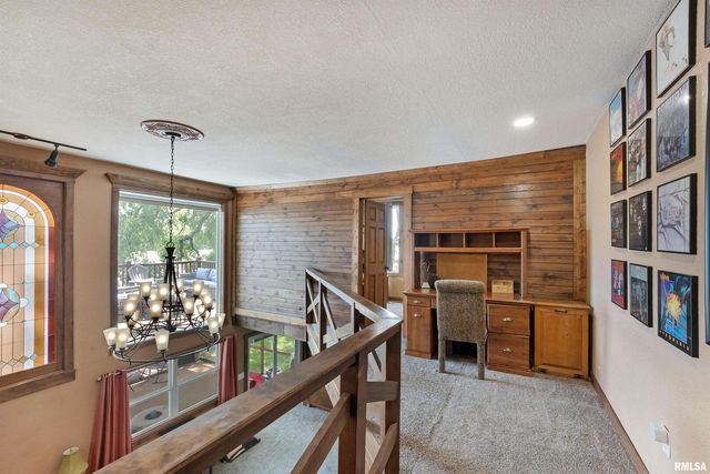 905 1ST Street, Camanche, IA 52730