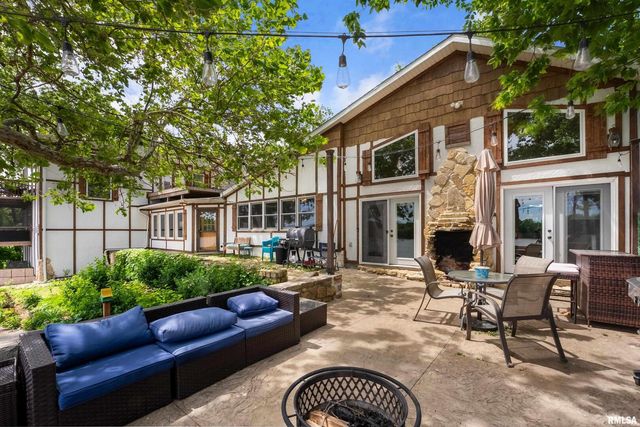 905 1ST Street, Camanche, IA 52730