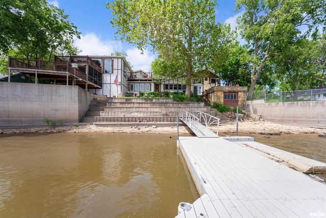 905 1ST Street, Camanche, IA 52730