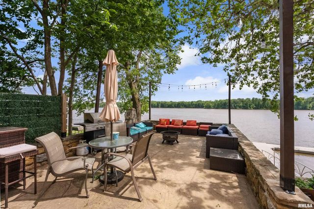 905 1ST Street, Camanche, IA 52730