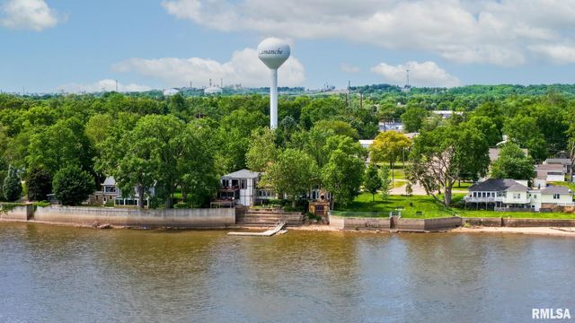 905 1ST Street, Camanche, IA 52730