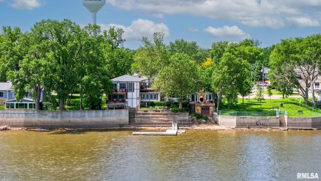 905 1ST Street, Camanche, IA 52730