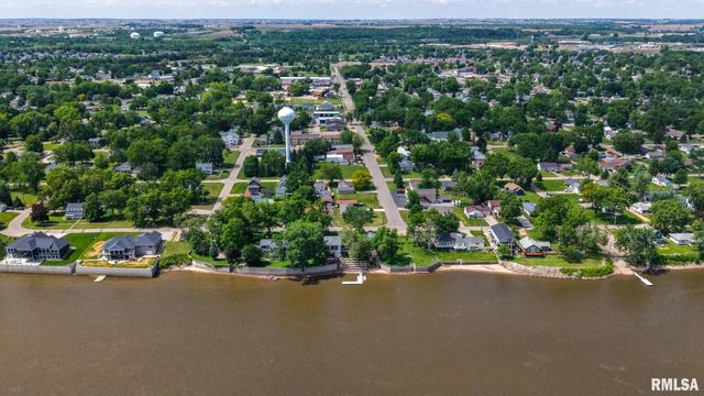 905 1ST Street, Camanche, IA 52730