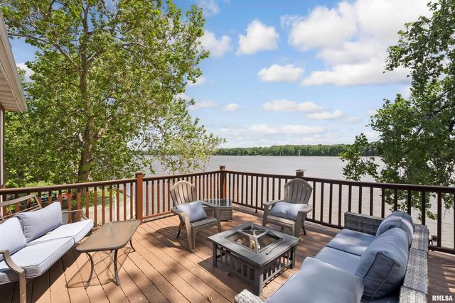 905 1ST Street, Camanche, IA 52730