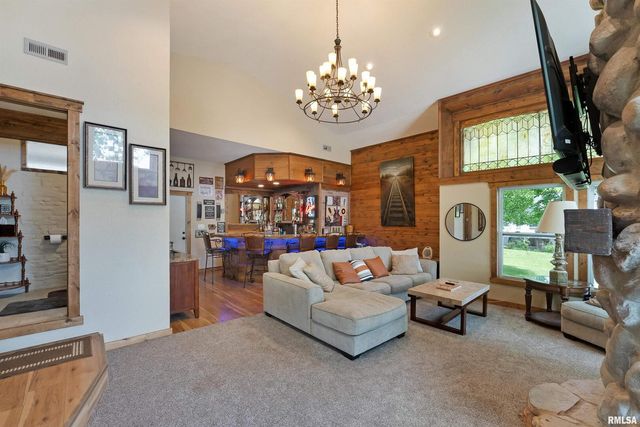 905 1ST Street, Camanche, IA 52730