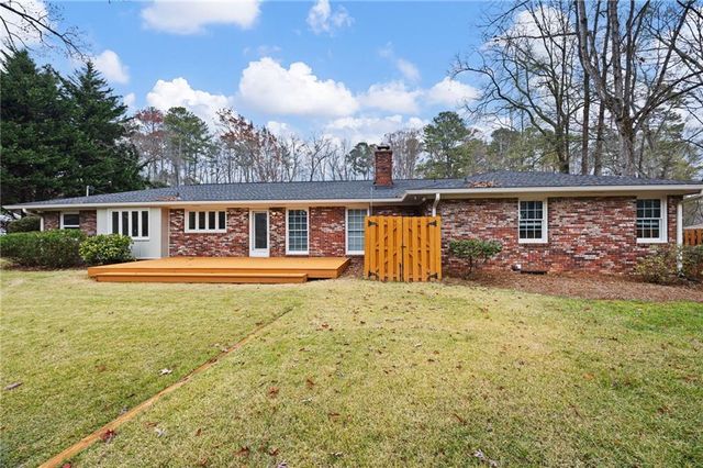 2017 Pine Hill NW Circle, Kennesaw, GA 30144