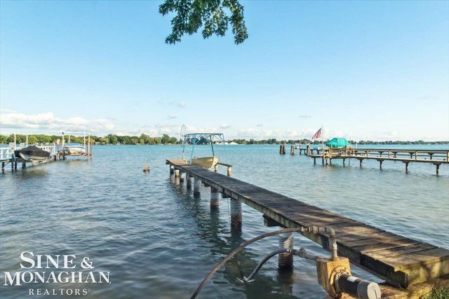 1915 S Parker Street, Marine City, MI 48039