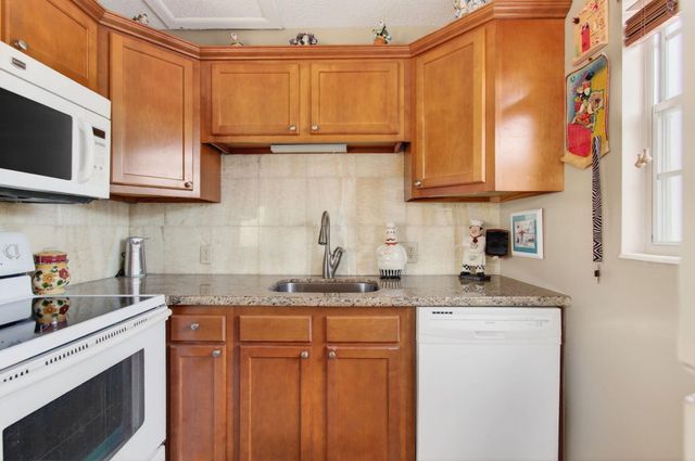 33 Fanshaw A A, Boca Raton, FL 33434