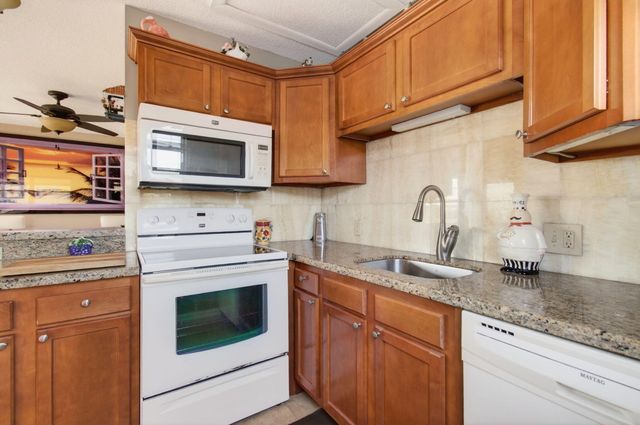 33 Fanshaw A A, Boca Raton, FL 33434