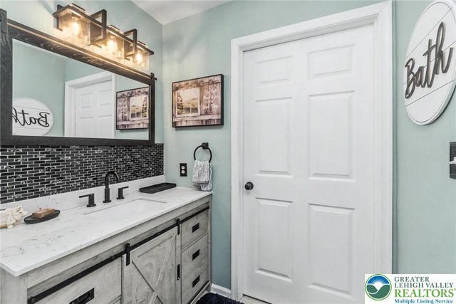 1928 Vintage Drive, Bethlehem Twp, PA 18045