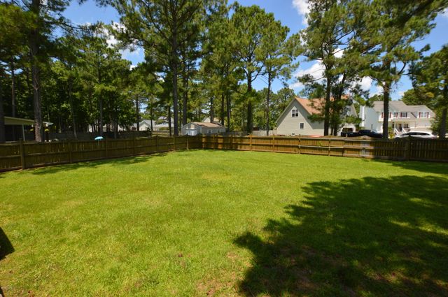 318 Osprey Point Drive, Sneads Ferry, NC 28460