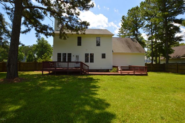318 Osprey Point Drive, Sneads Ferry, NC 28460