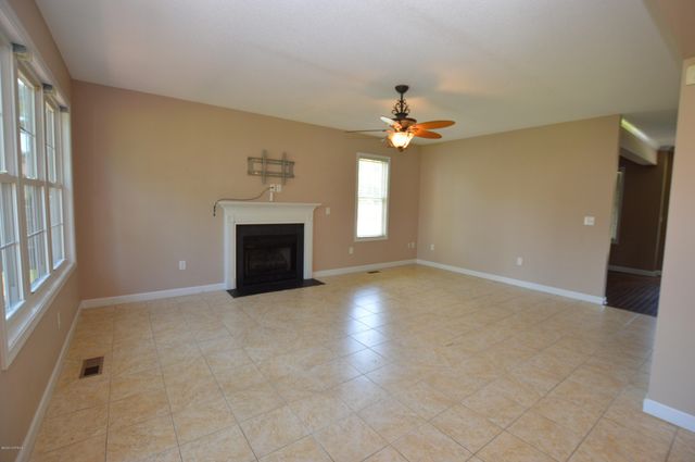 318 Osprey Point Drive, Sneads Ferry, NC 28460