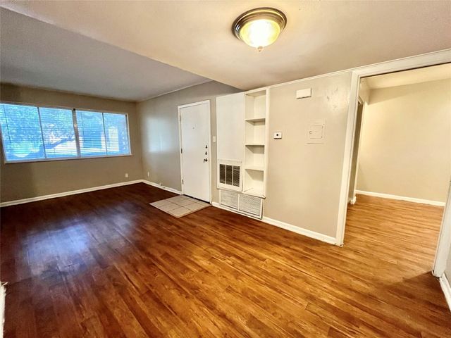 3304 Red River ST 208, Austin, TX 78705