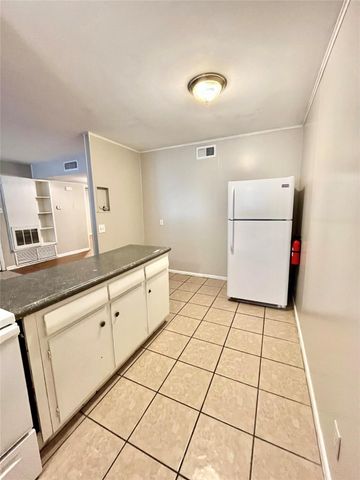 3304 Red River ST 208, Austin, TX 78705