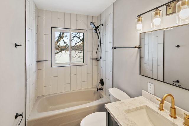 3312 W Lake Shore Drive, Wonder Lake, IL 60097