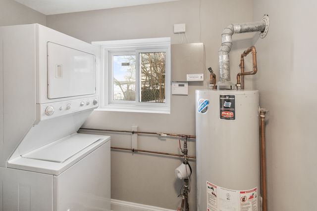 3312 W Lake Shore Drive, Wonder Lake, IL 60097