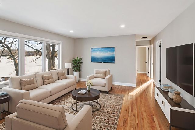 3312 W Lake Shore Drive, Wonder Lake, IL 60097