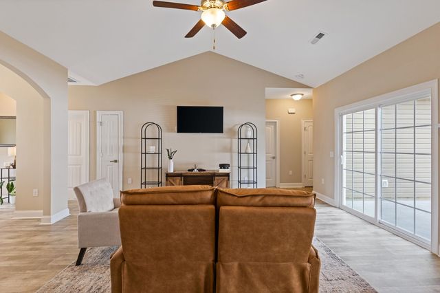 168 Baylee Circle, Galivants Ferry, SC 29544