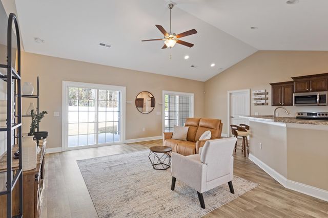 168 Baylee Circle, Galivants Ferry, SC 29544