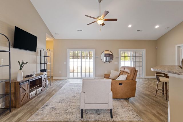 168 Baylee Circle, Galivants Ferry, SC 29544