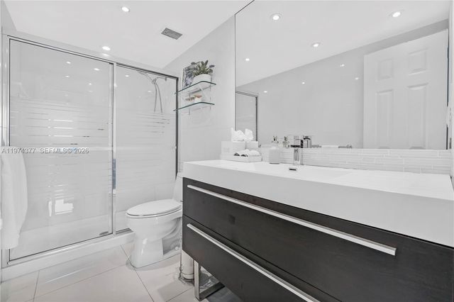 1985 S Ocean Dr PHJ, Hallandale Beach, FL 33009