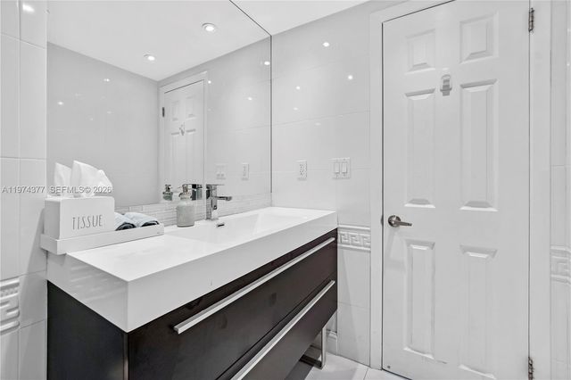 1985 S Ocean Dr PHJ, Hallandale Beach, FL 33009