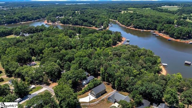 425 Lakewood Drive, Townville, SC 29689