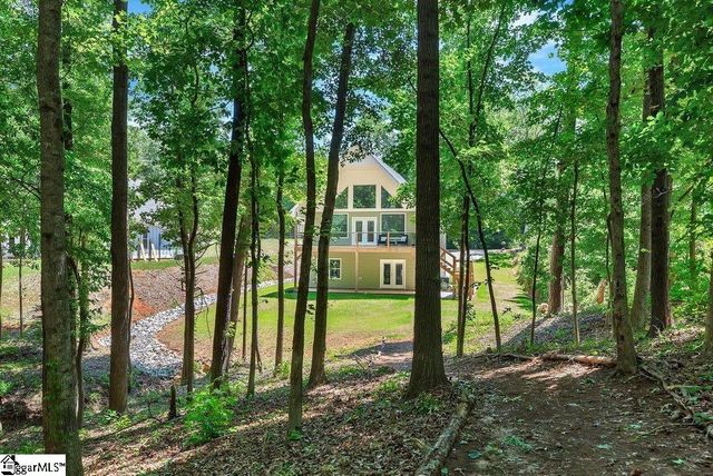 425 Lakewood Drive, Townville, SC 29689