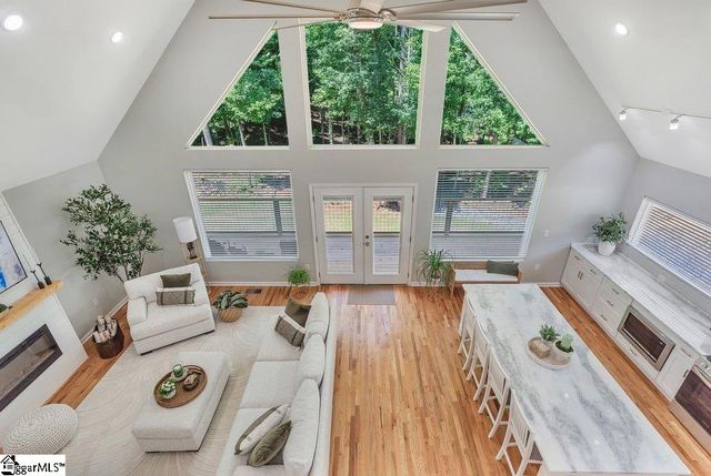 425 Lakewood Drive, Townville, SC 29689