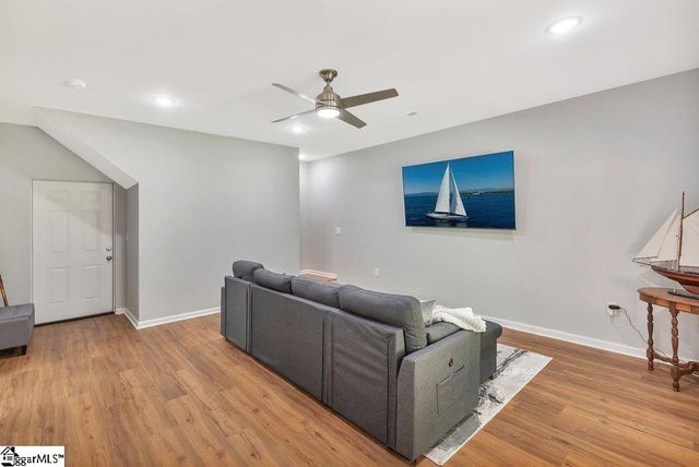 425 Lakewood Drive, Townville, SC 29689