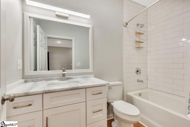 425 Lakewood Drive, Townville, SC 29689
