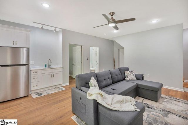 425 Lakewood Drive, Townville, SC 29689