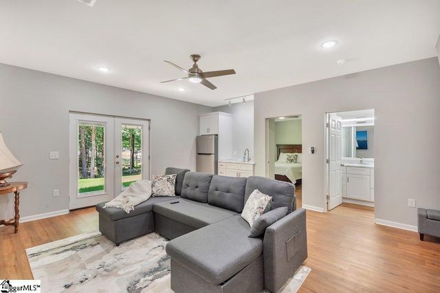 425 Lakewood Drive, Townville, SC 29689